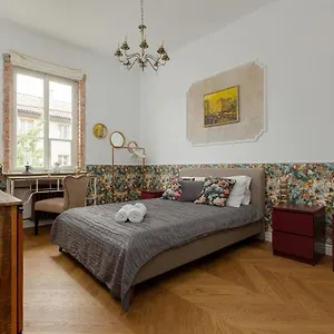 apartment-on-the-warsaw-square-by-renters.warsawhotelspoland.com/